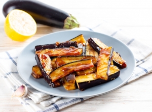 Жареные баклажаны с соевым соусом