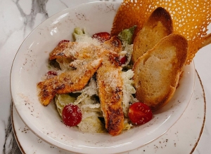 Цезарь с курицей